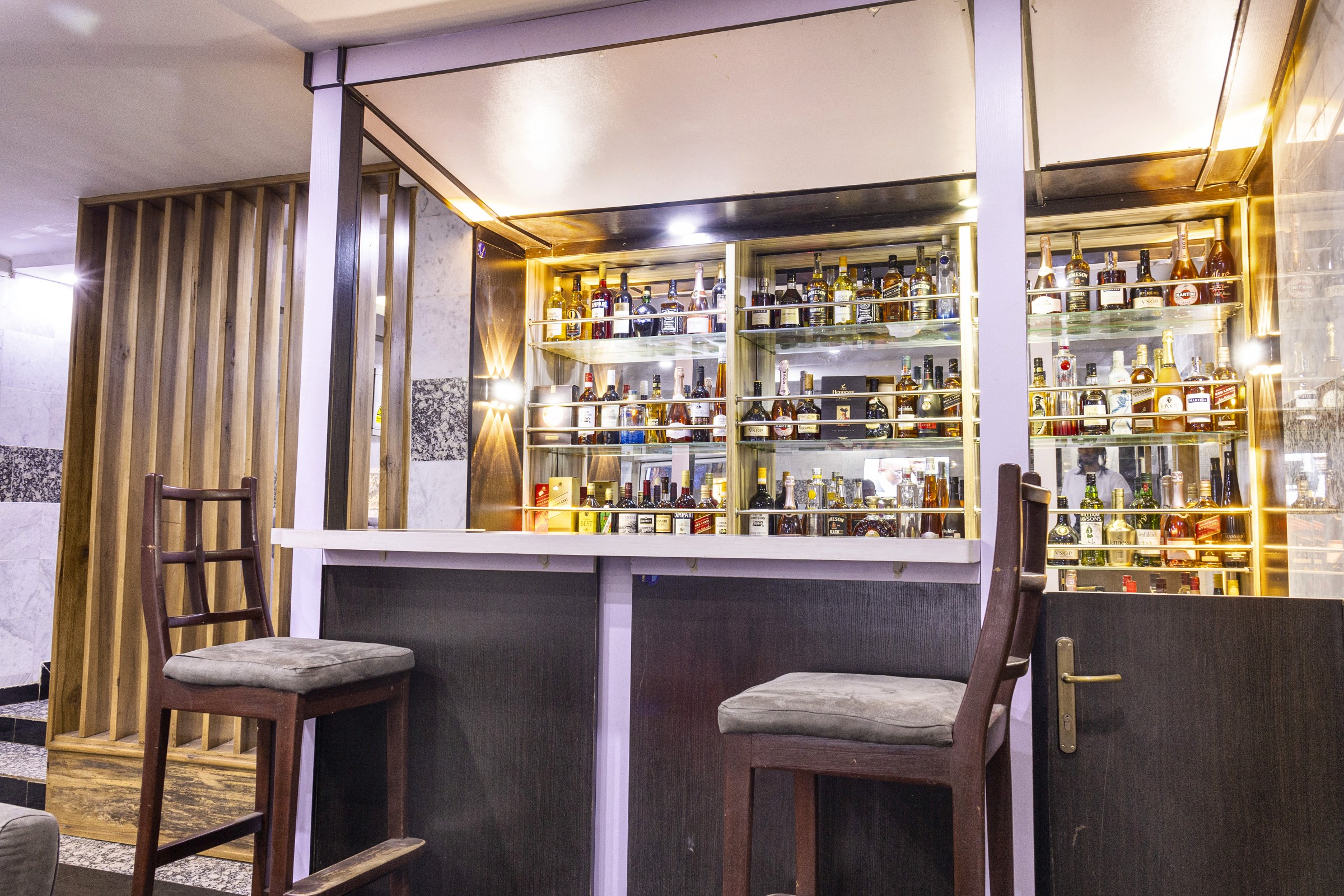 Bar and lounge